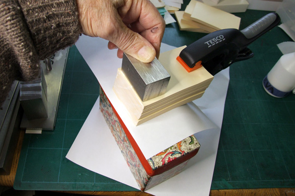 Single fan binding - under light pressure